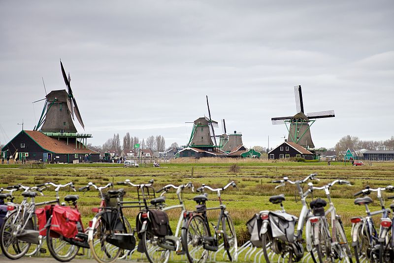 http://www.hisitaly.com/blog/wp-content/uploads/2013/10/Zaanse_Schans.jpg
