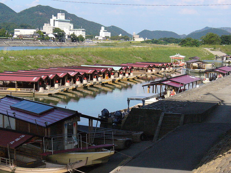 800px-Ukai_kanran_sen_1byHide-sp